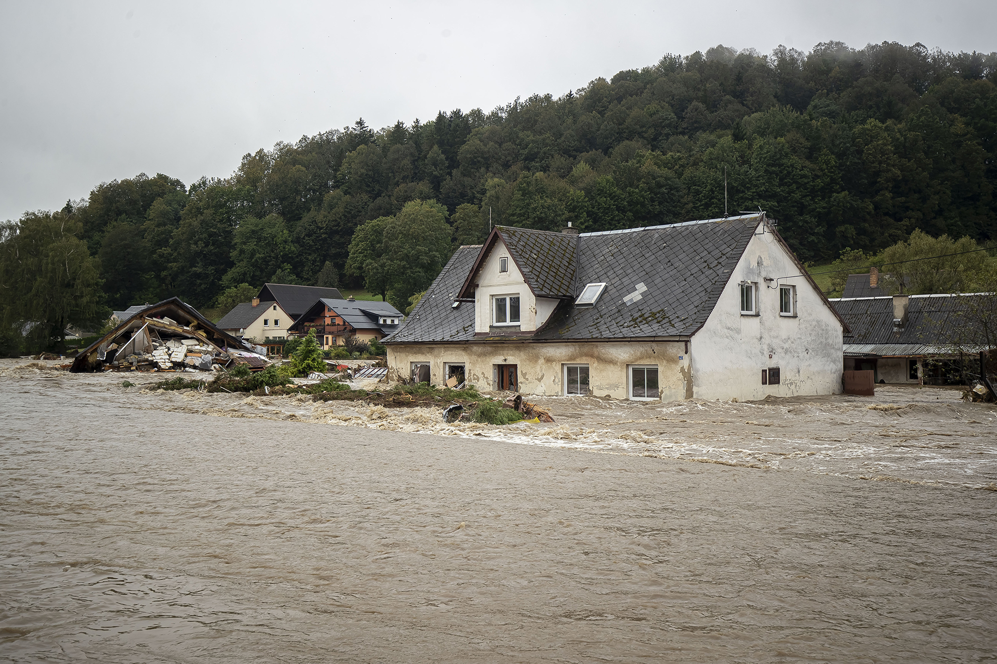 Грозит ли Украине наводнение, которое затопило Европу: что говорят синоптики
